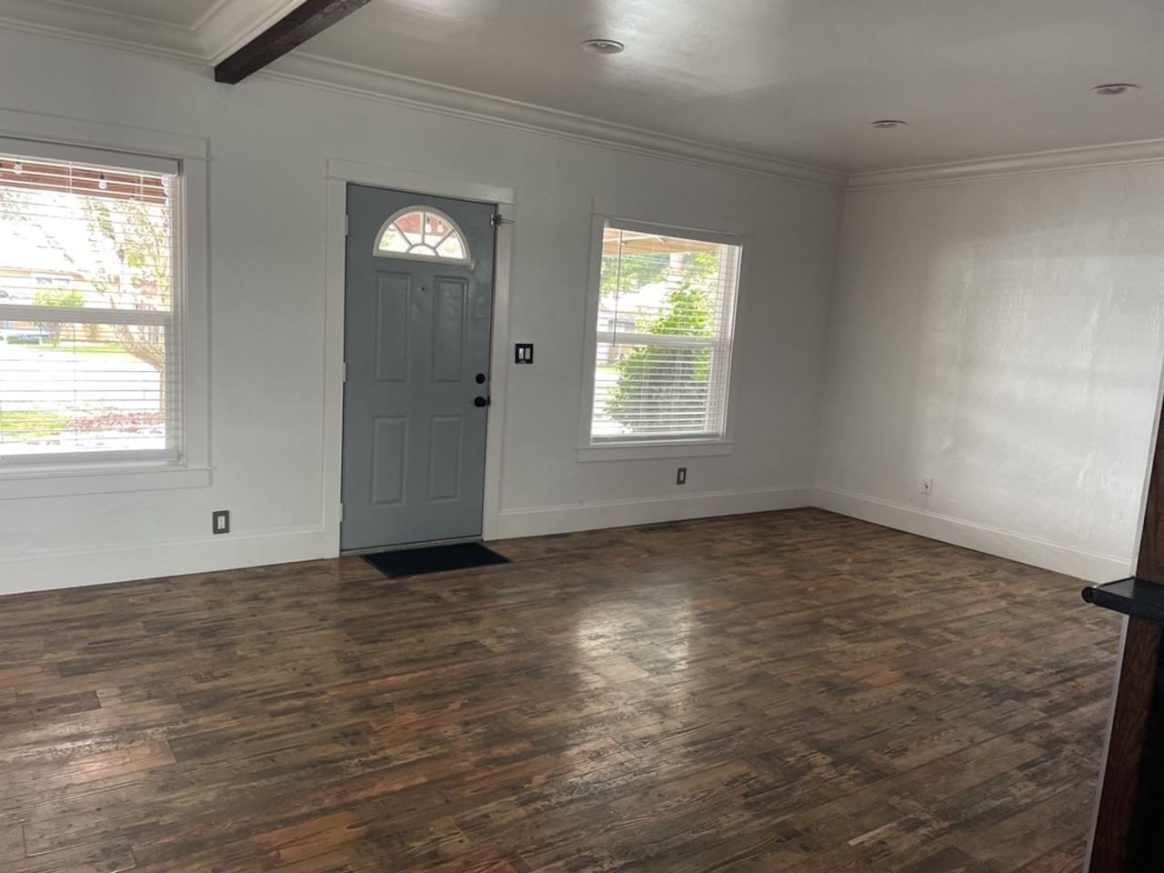 4934 Elizabeth St N - Photo 3 of 13