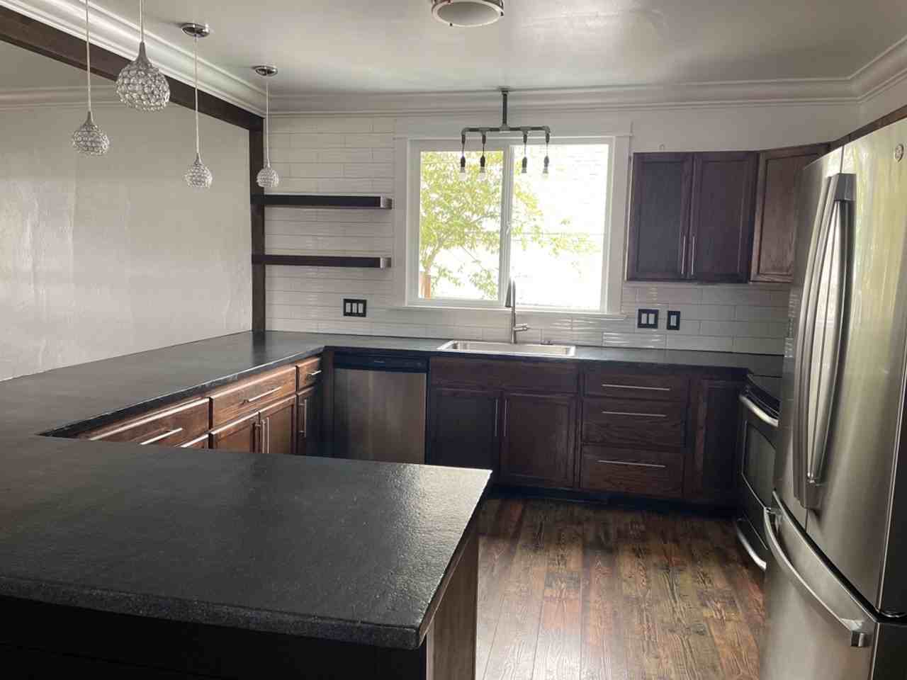 4934 Elizabeth St N - Photo 5 of 13