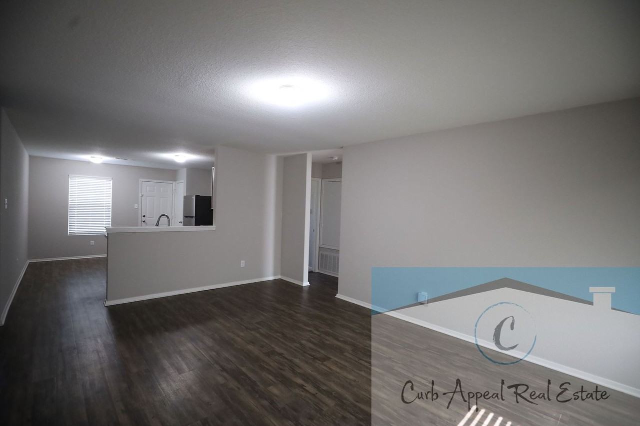 3832 Churchill Dr - Photo 4 of 16