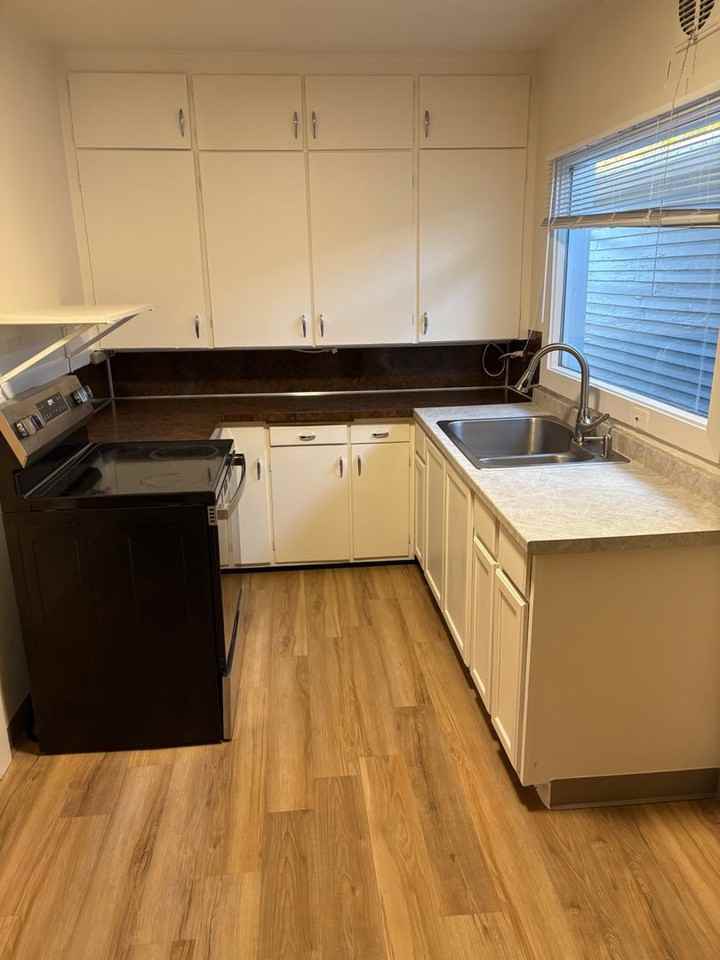 107 E Kent Ave - Photo 4 of 10
