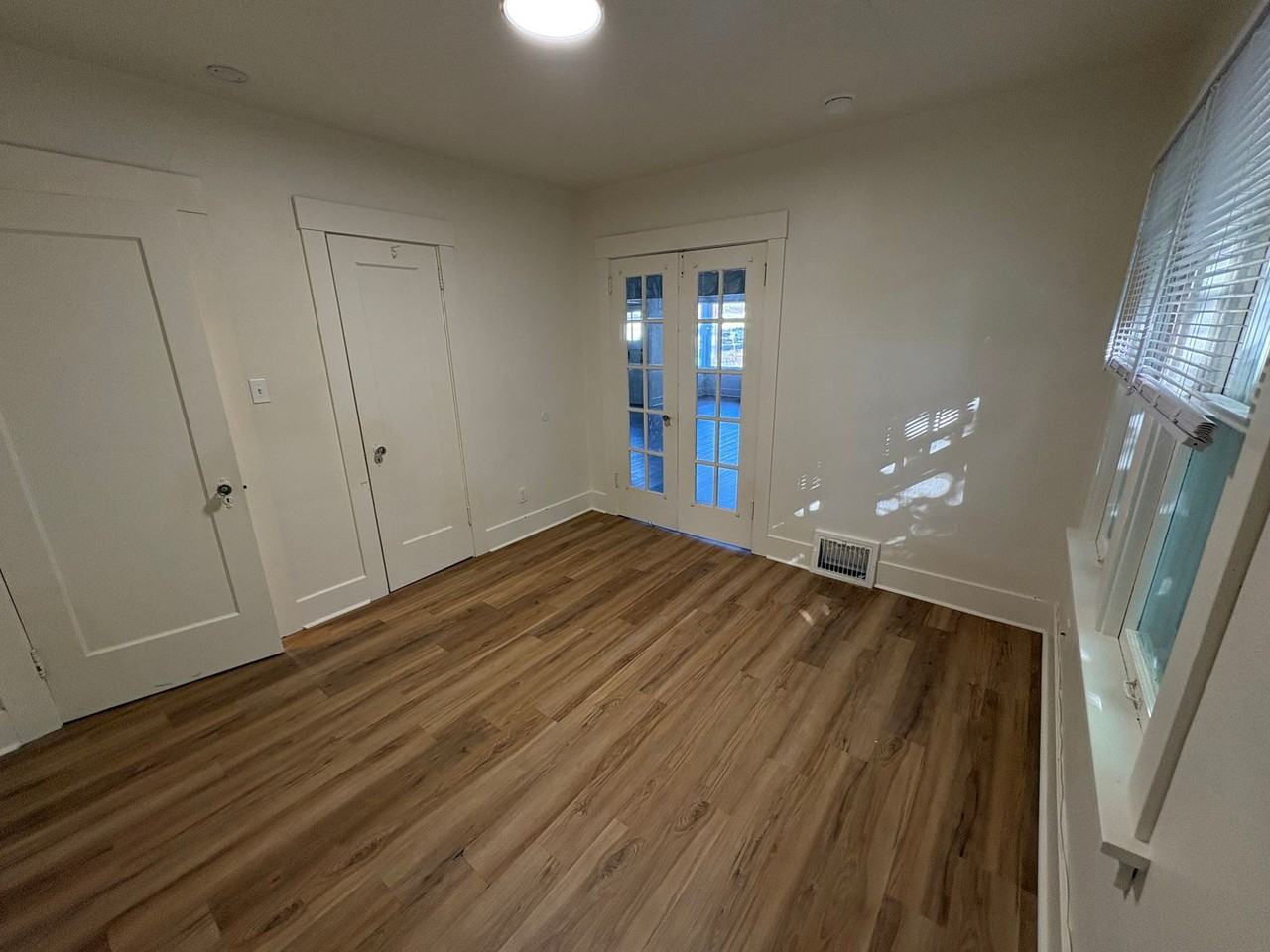 107 E Kent Ave - Photo 6 of 10