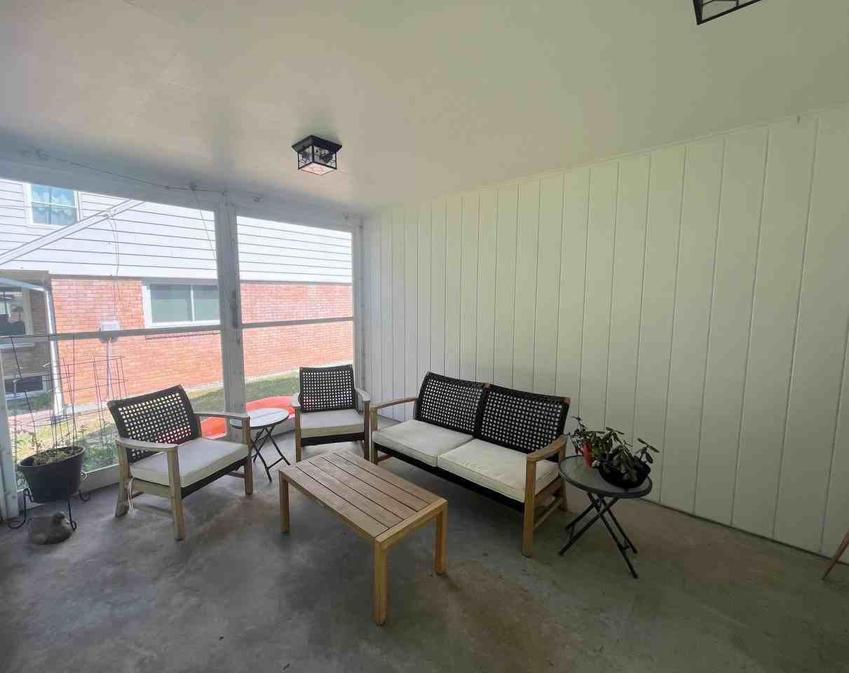 1105 Flanders Pl - Photo 7 of 21