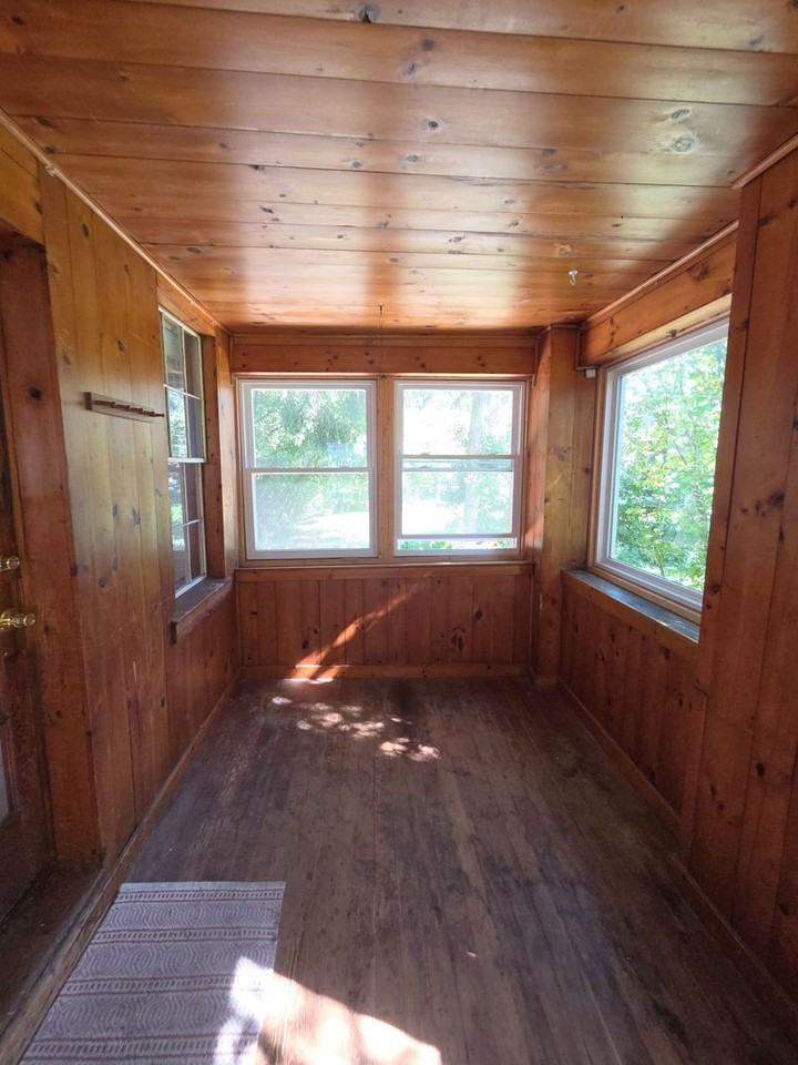 1118 E Vienna Ave - Photo 3 of 17