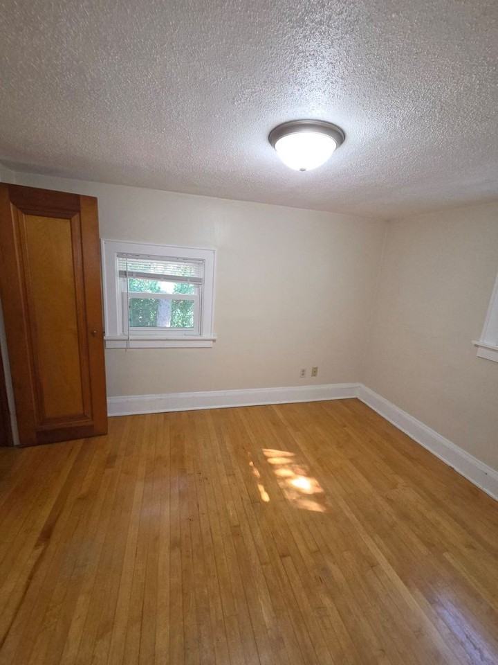 1118 E Vienna Ave - Photo 6 of 17