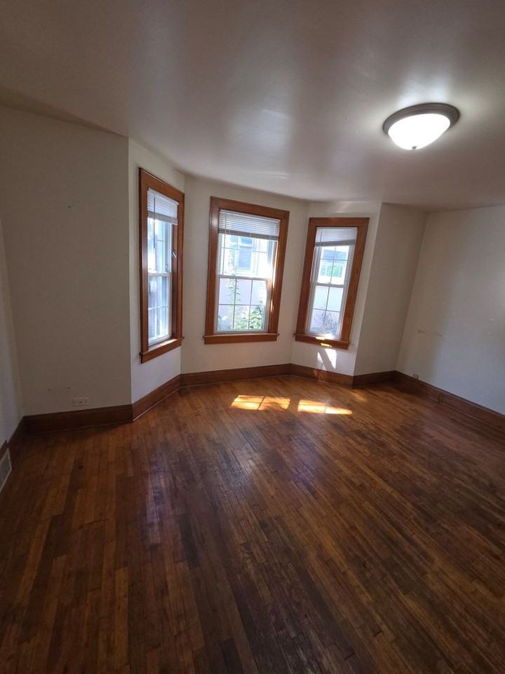 1118 E Vienna Ave - Photo 5 of 26