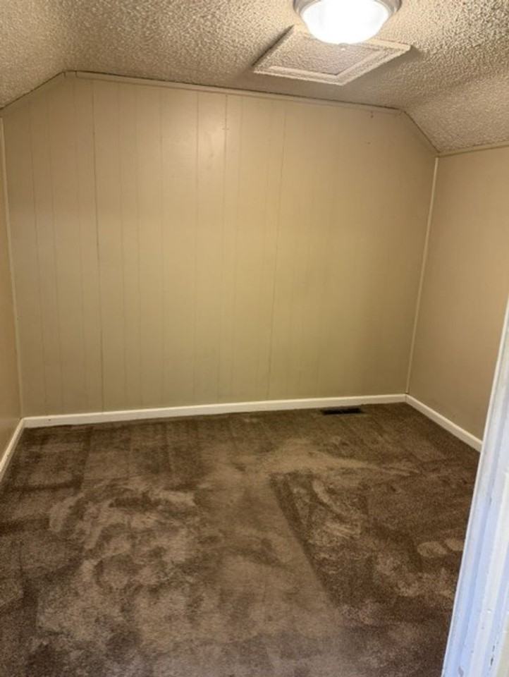 221 Wyoming Ave - Photo 4 of 5