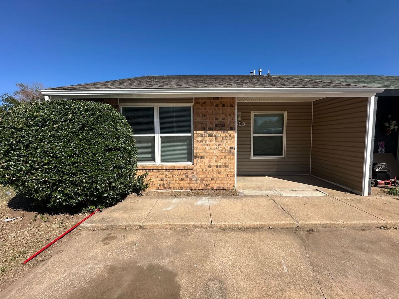 1305 Glen Oaks Ct - Photo 2 of 47