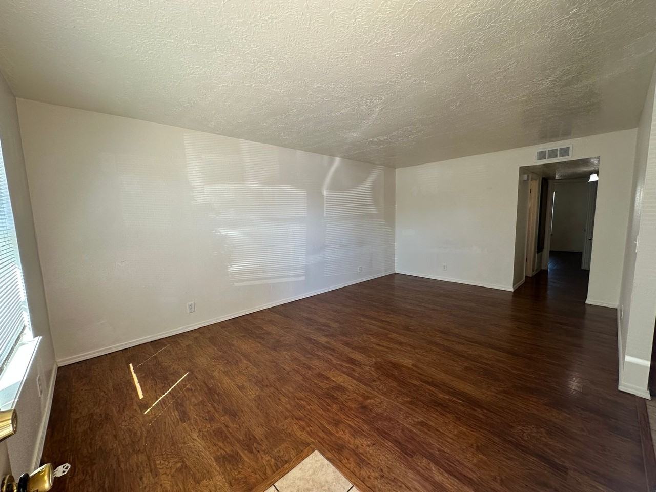 1305 Glen Oaks Ct - Photo 5 of 47