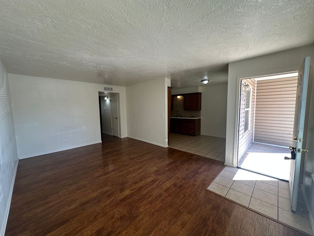 1305 Glen Oaks Ct - Photo 6 of 47