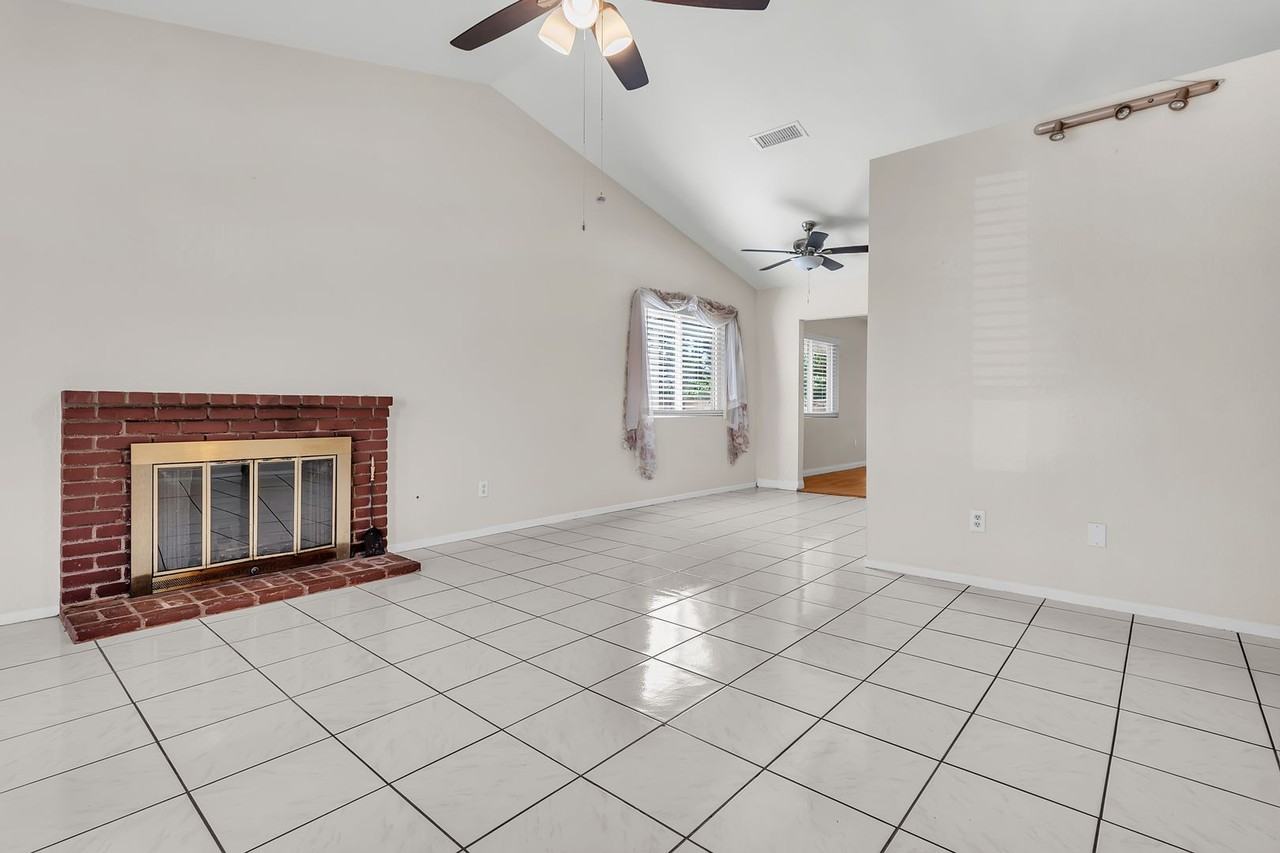 11322 Oakwood Dr - Photo 5 of 28