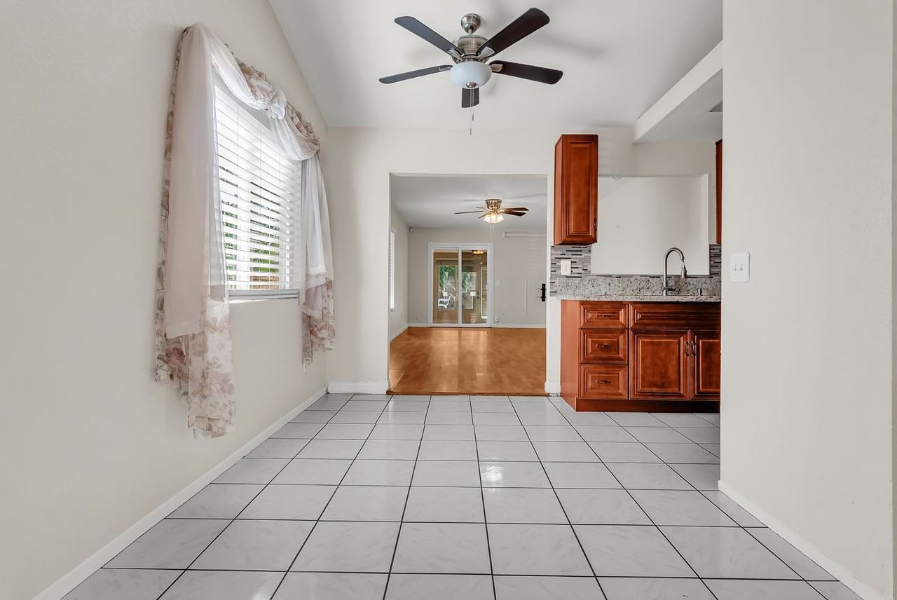 11322 Oakwood Dr - Photo 7 of 28