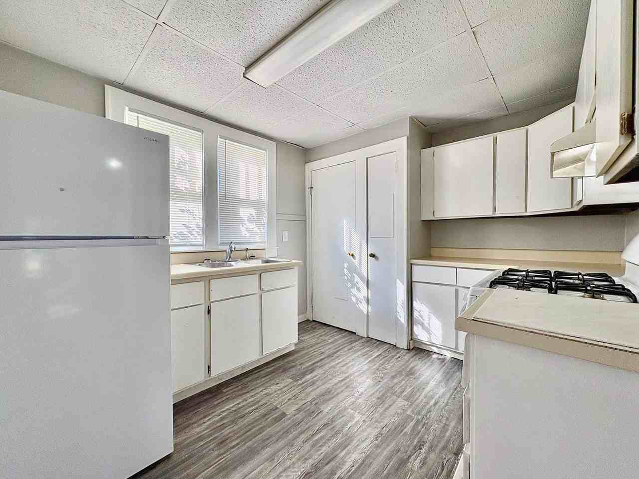 1137 Wilber St - Photo 4 of 11