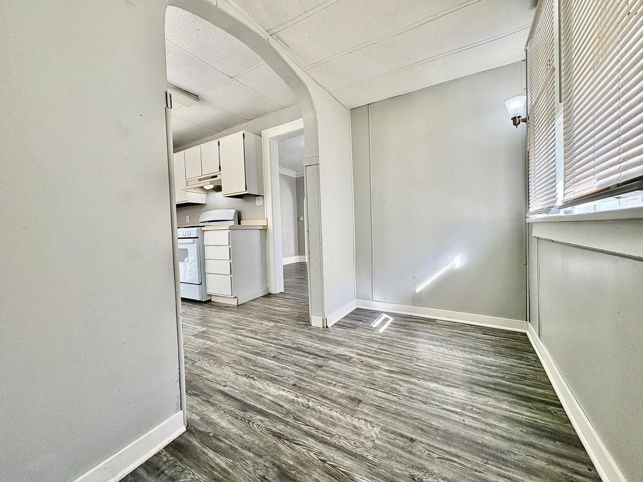 1137 Wilber St - Photo 6 of 11