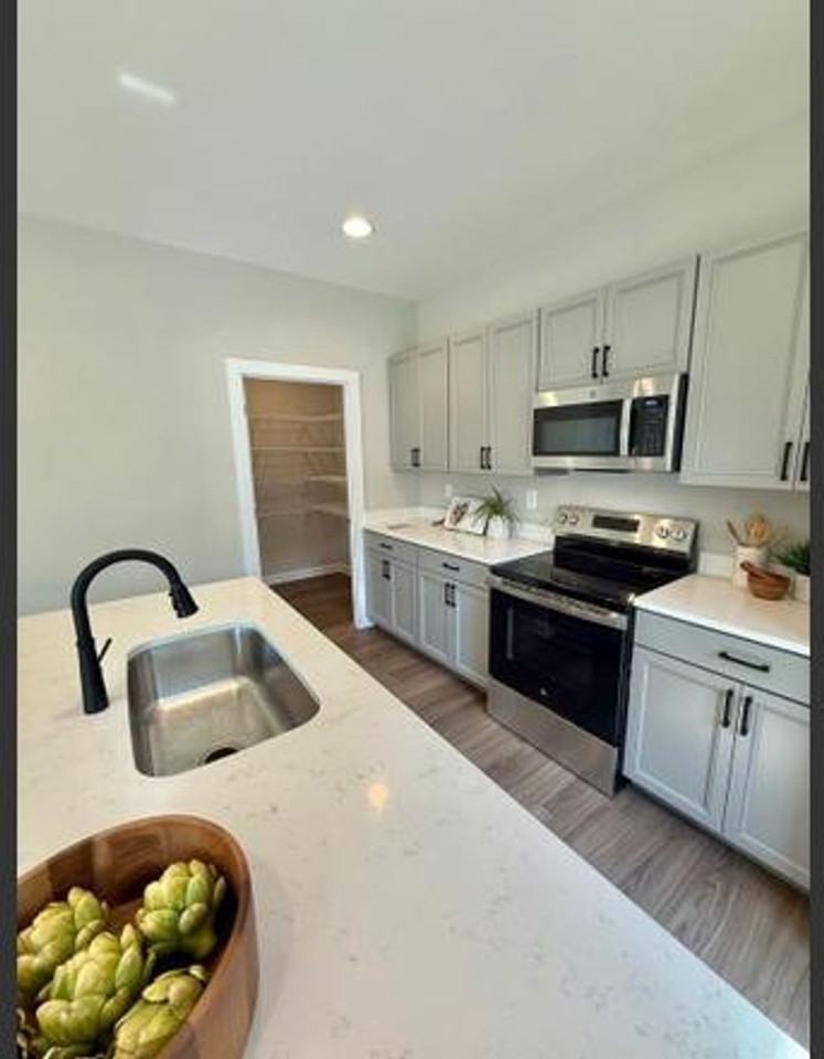 8029 Joy Crossing Ln - Photo 5 of 17