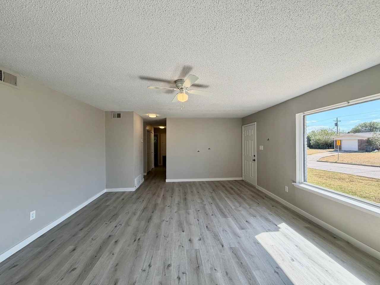 745 Sw Sedalia Ave - Photo 6 of 28