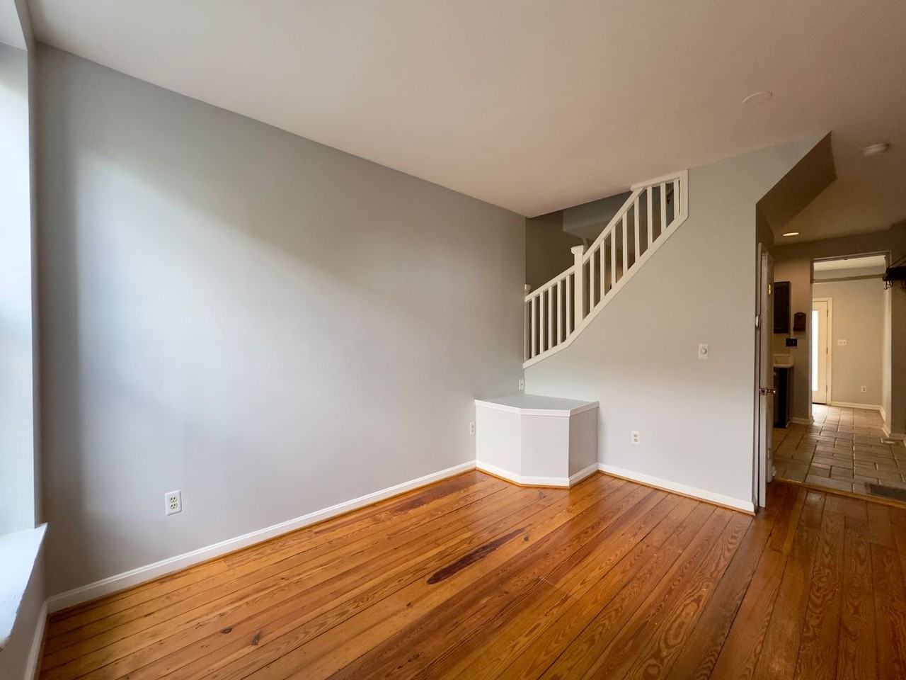 627 Harvey St - Photo 4 of 23