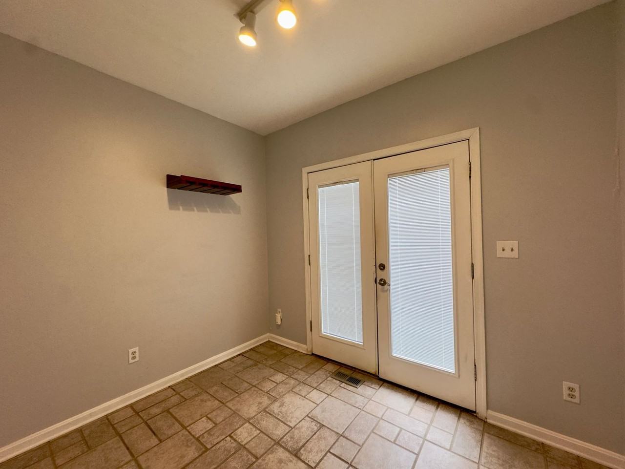 627 Harvey St - Photo 7 of 23