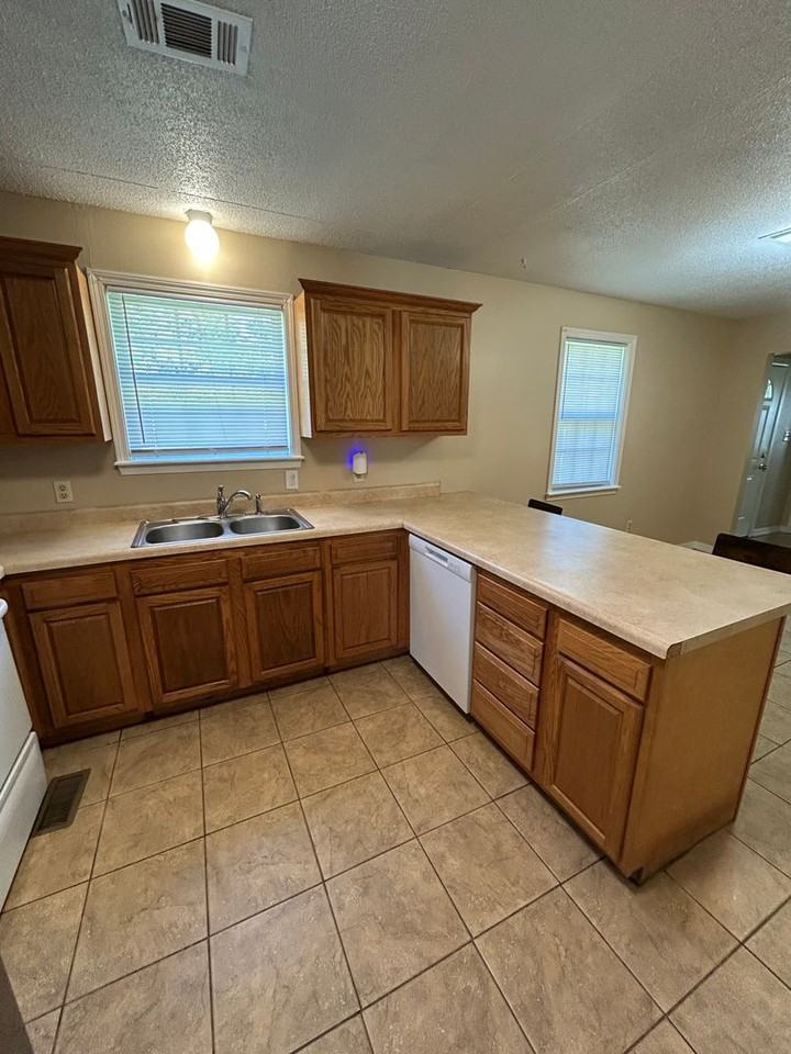 77 Cannan Ln - Photo 7 of 23