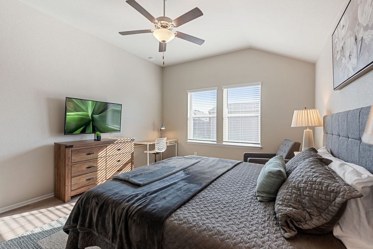 718 Bridgestone Way - Photo 4 of 25