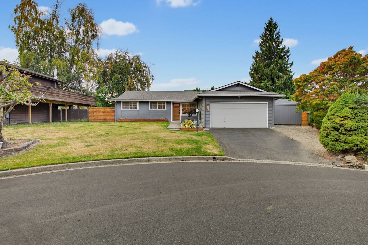 915 S 240th Pl - Photo 3 of 30