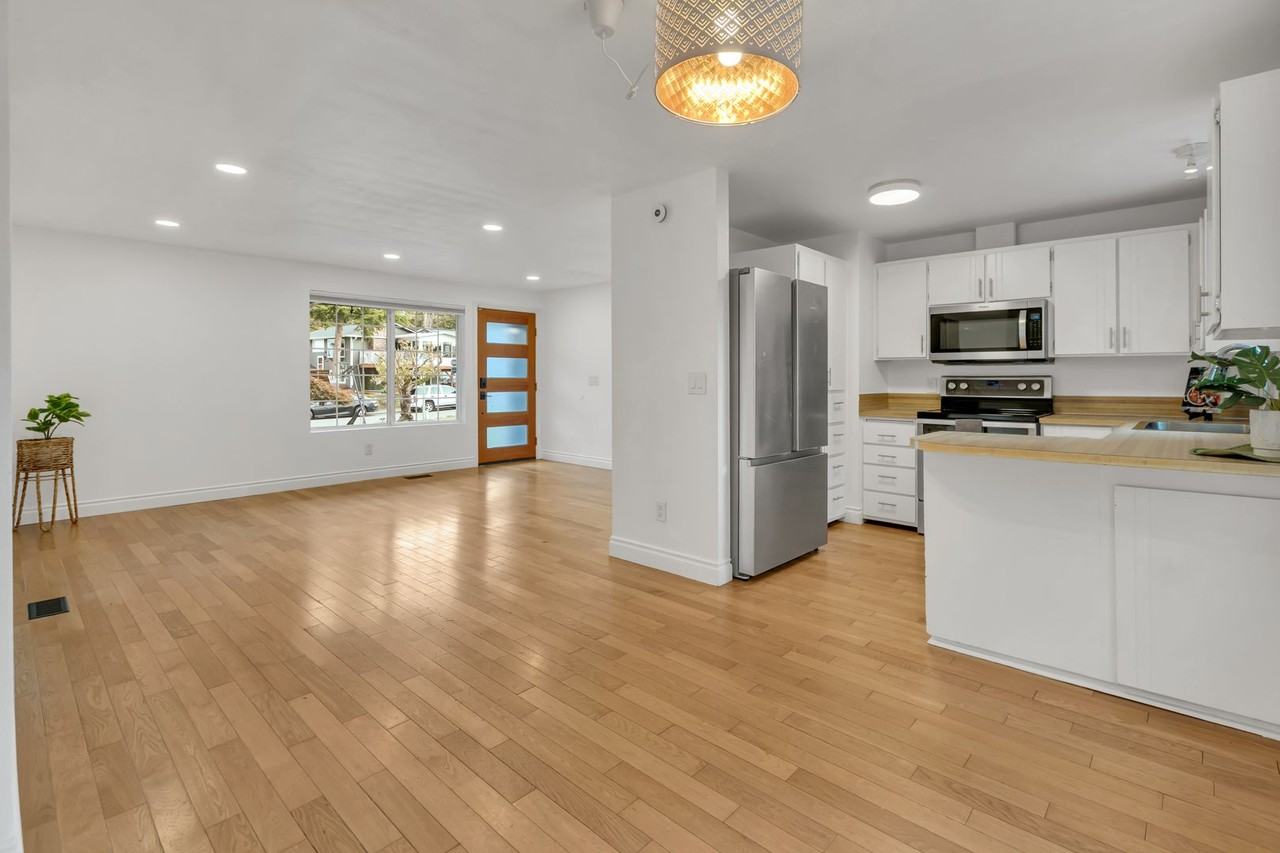 915 S 240th Pl - Photo 4 of 30