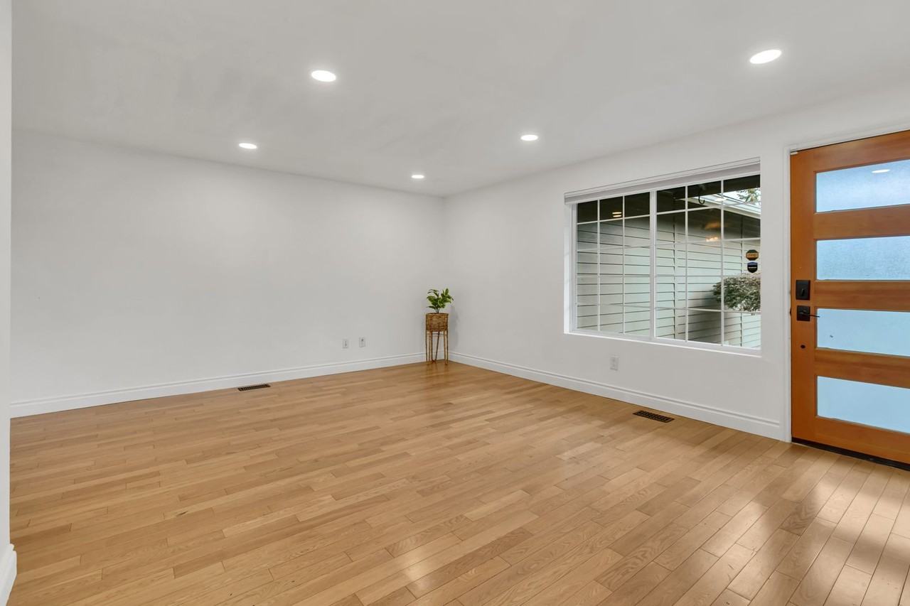915 S 240th Pl - Photo 5 of 30