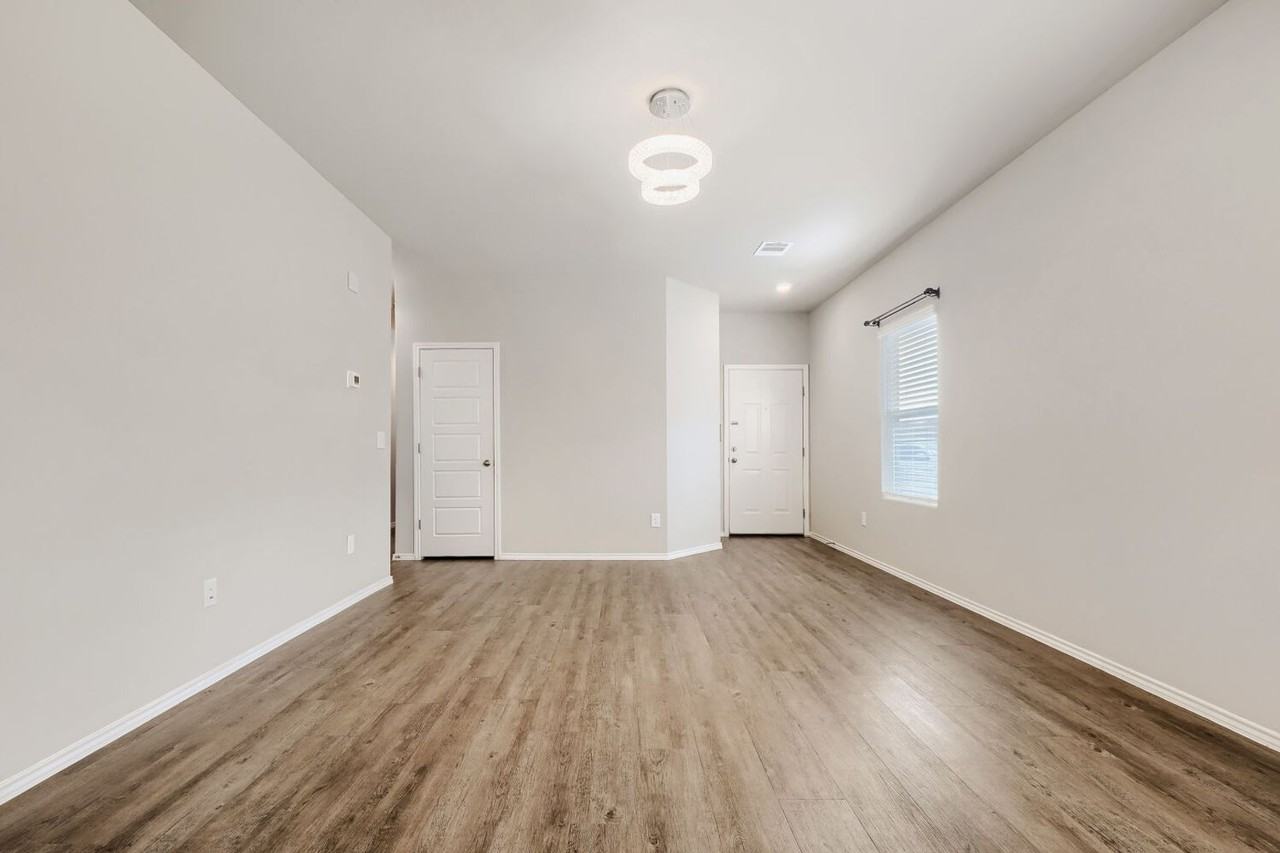 9623 Pleasanton Elm - Photo 4 of 29