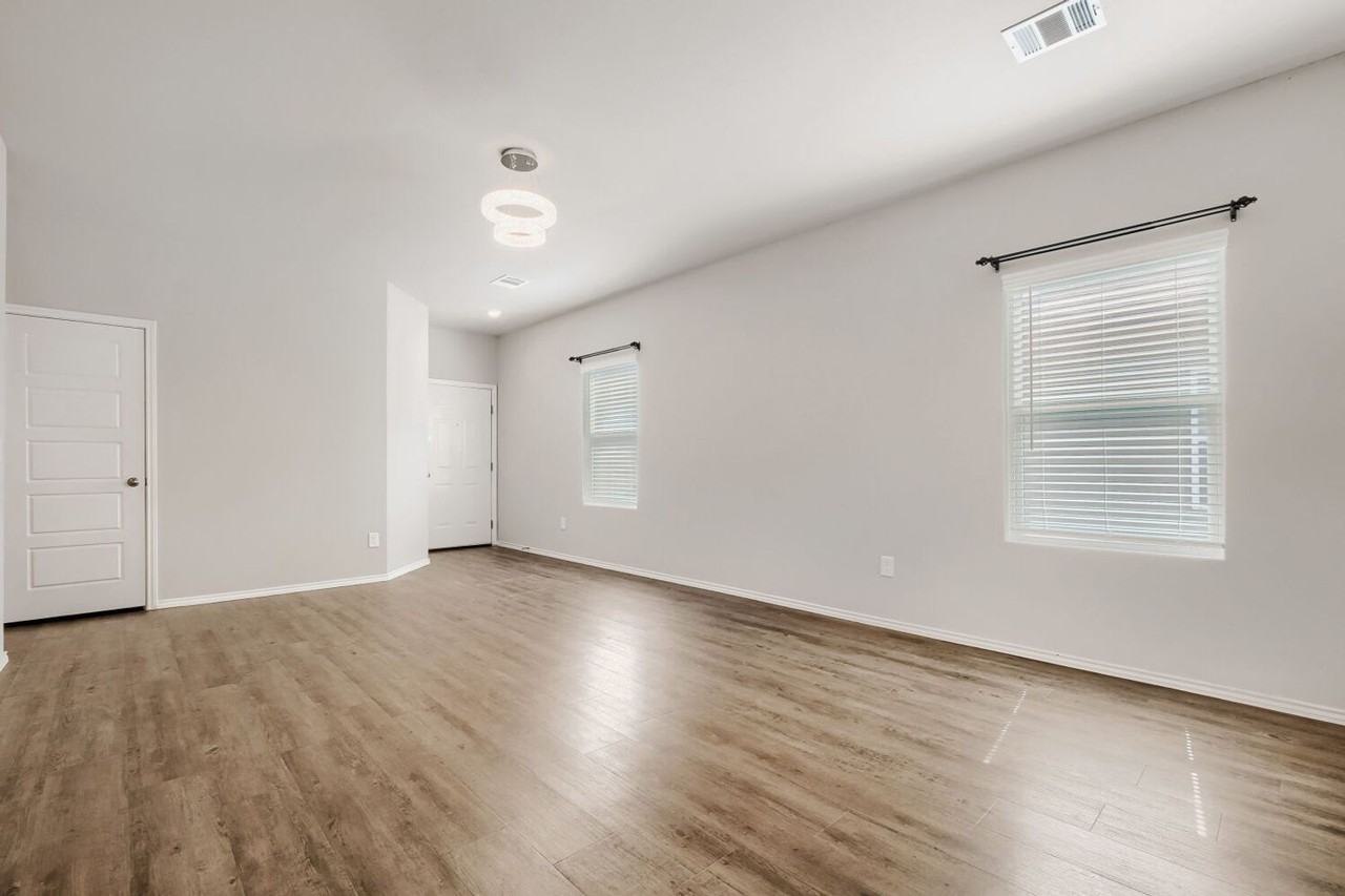 9623 Pleasanton Elm - Photo 7 of 29