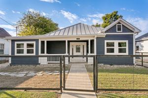 featured image of 220 Mason St