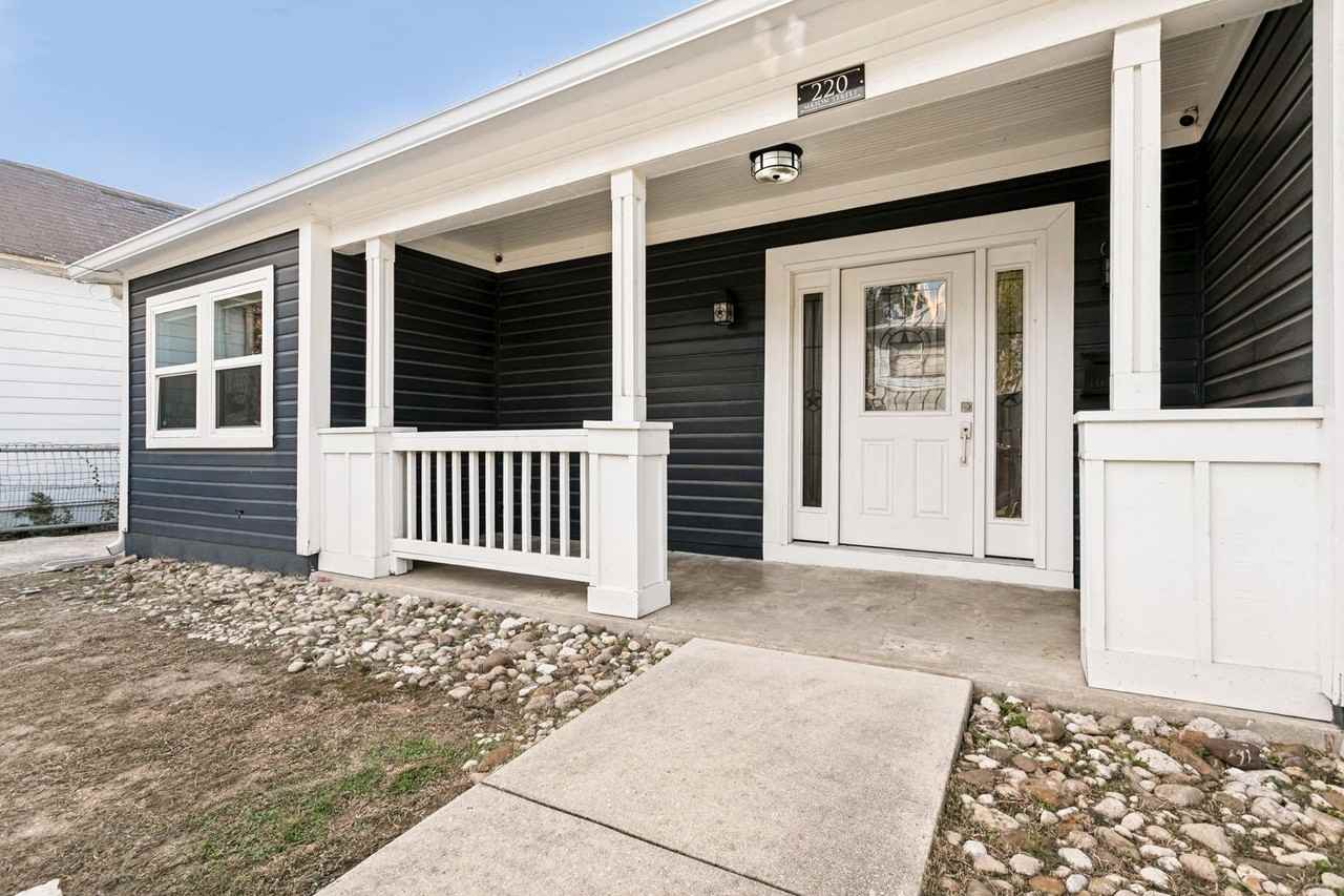 220 Mason St - Photo 4 of 25