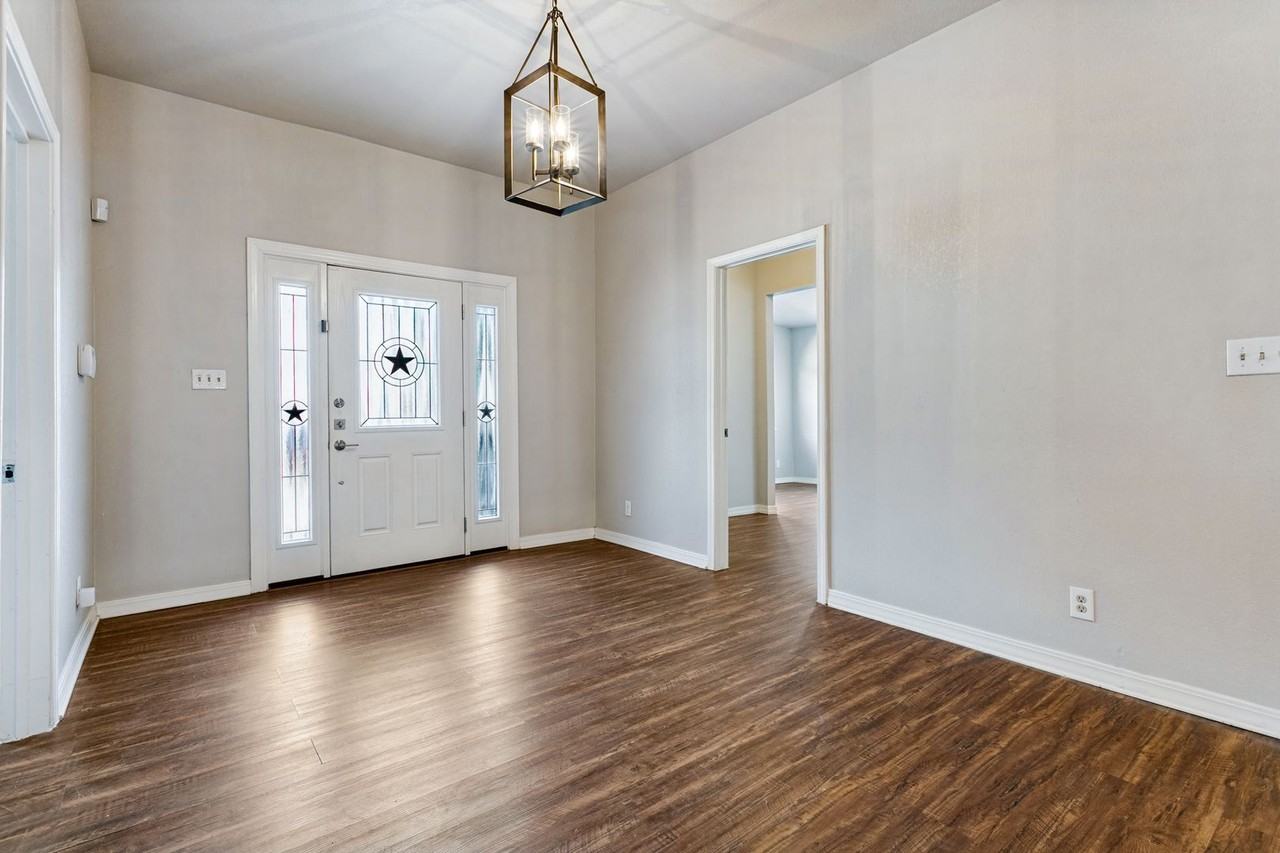 220 Mason St - Photo 5 of 25