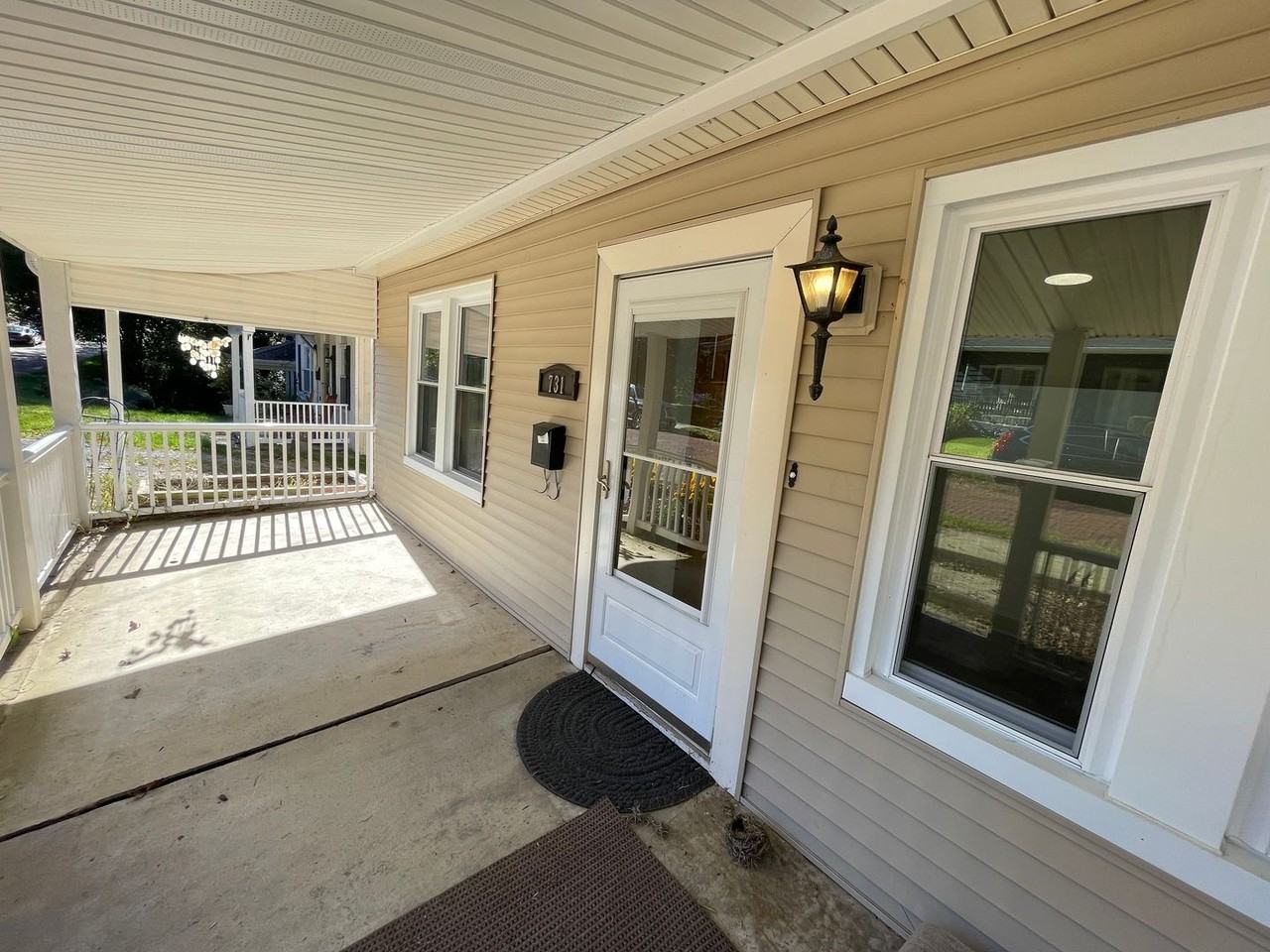 731 Ravenswood Ave - Photo 2 of 21