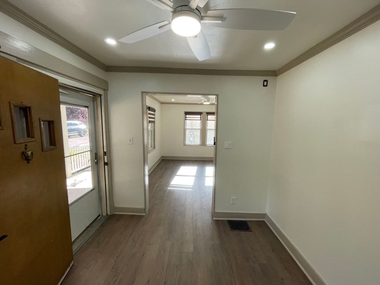 731 Ravenswood Ave - Photo 3 of 21