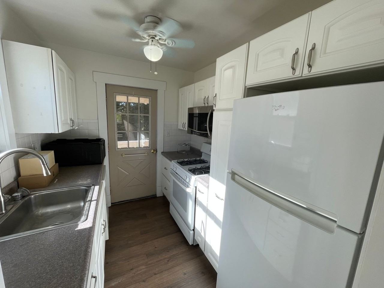 731 Ravenswood Ave - Photo 4 of 21
