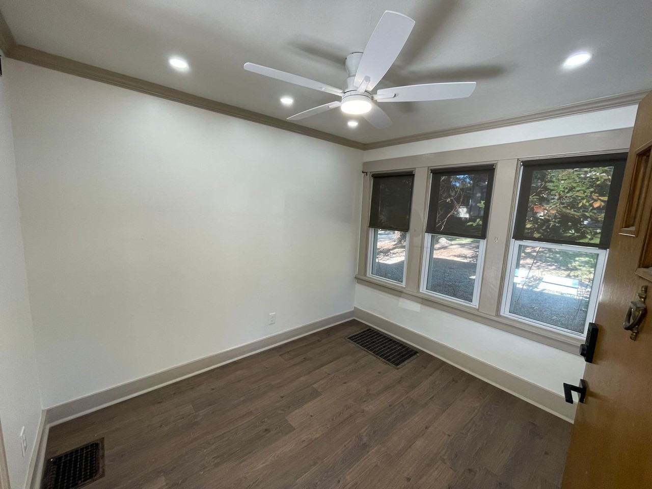 731 Ravenswood Ave - Photo 6 of 21