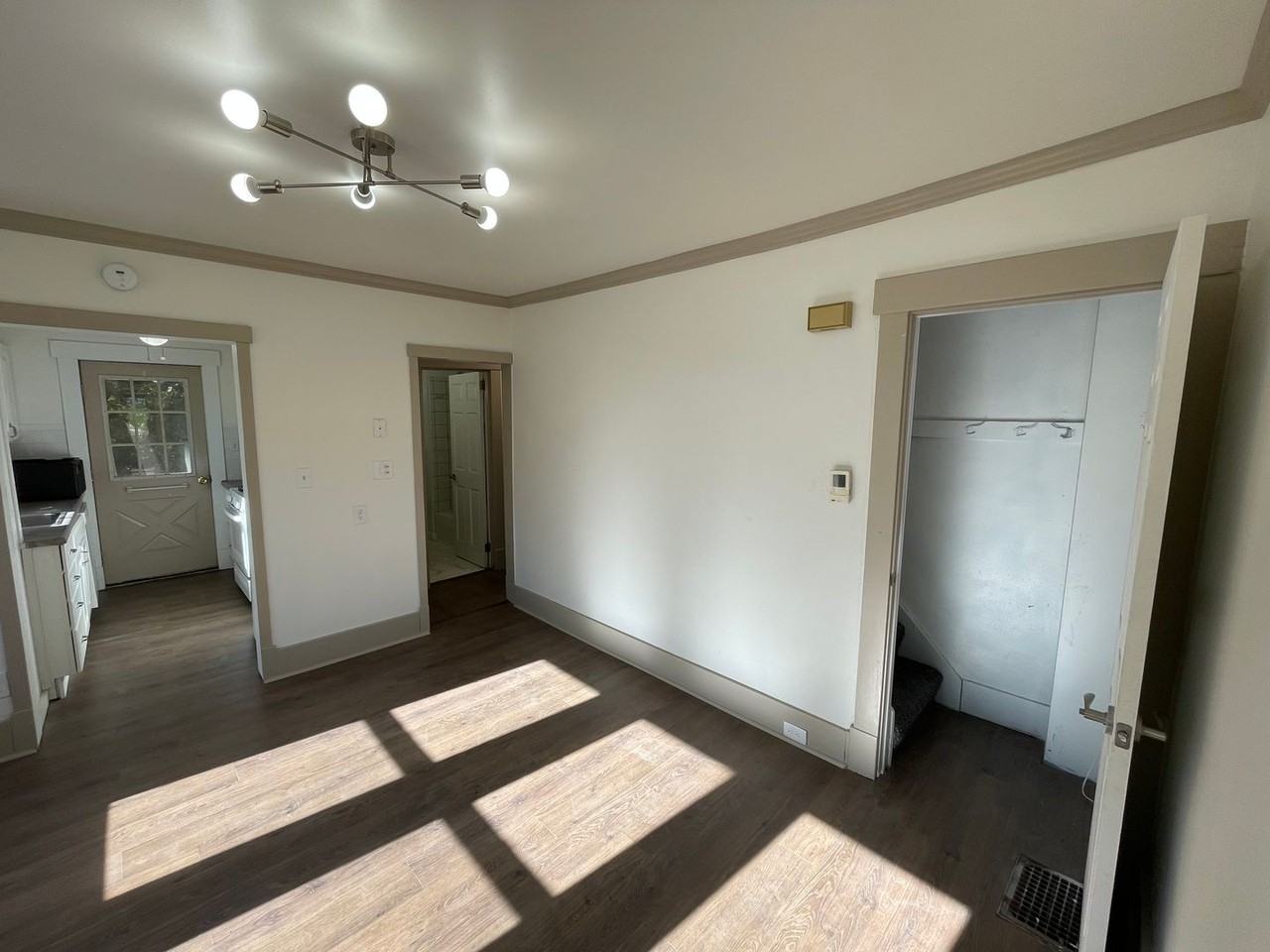 731 Ravenswood Ave - Photo 7 of 21