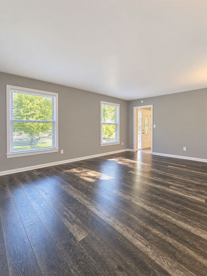 2668 S Hillsboro Ave - Photo 2 of 21