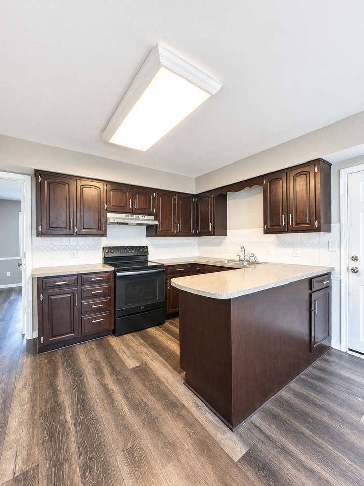 2668 S Hillsboro Ave - Photo 4 of 21