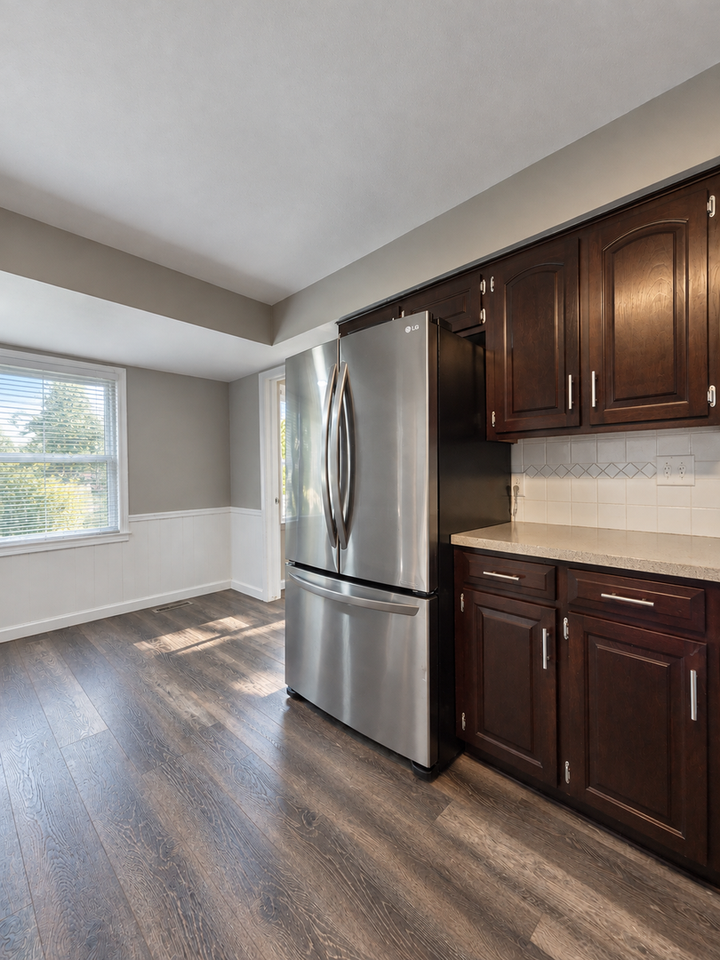 2668 S Hillsboro Ave - Photo 5 of 21