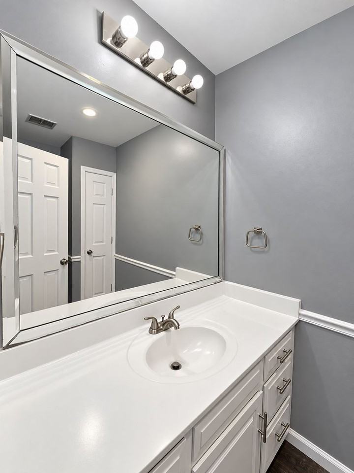 2668 S Hillsboro Ave - Photo 7 of 21