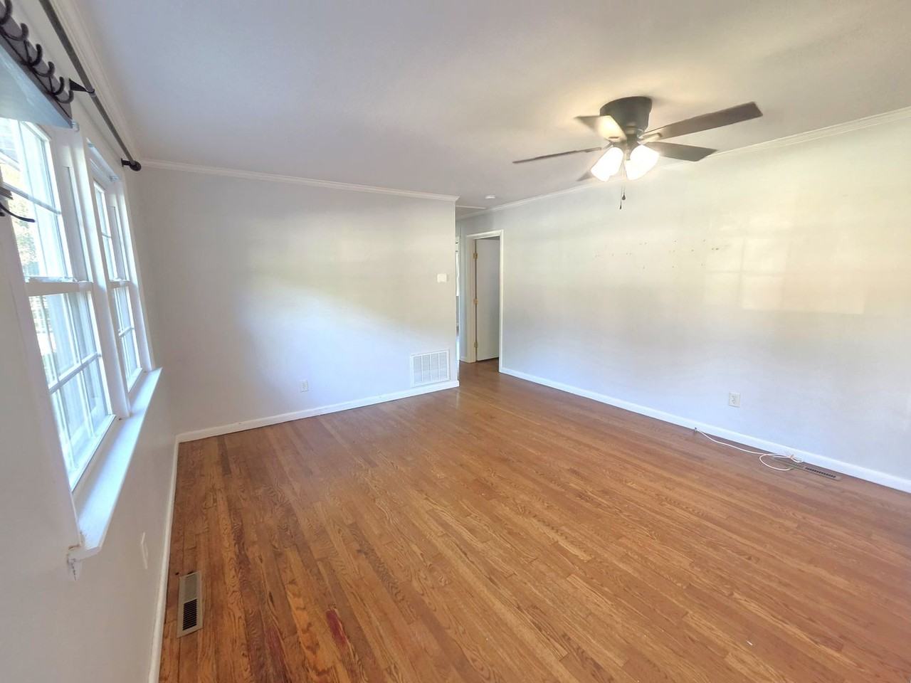 126 Albany Dr - Photo 3 of 16
