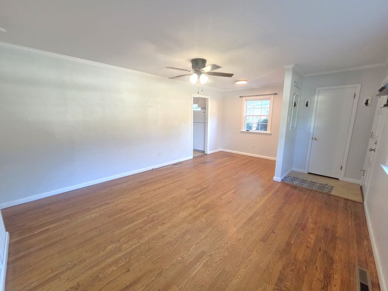 126 Albany Dr - Photo 4 of 16