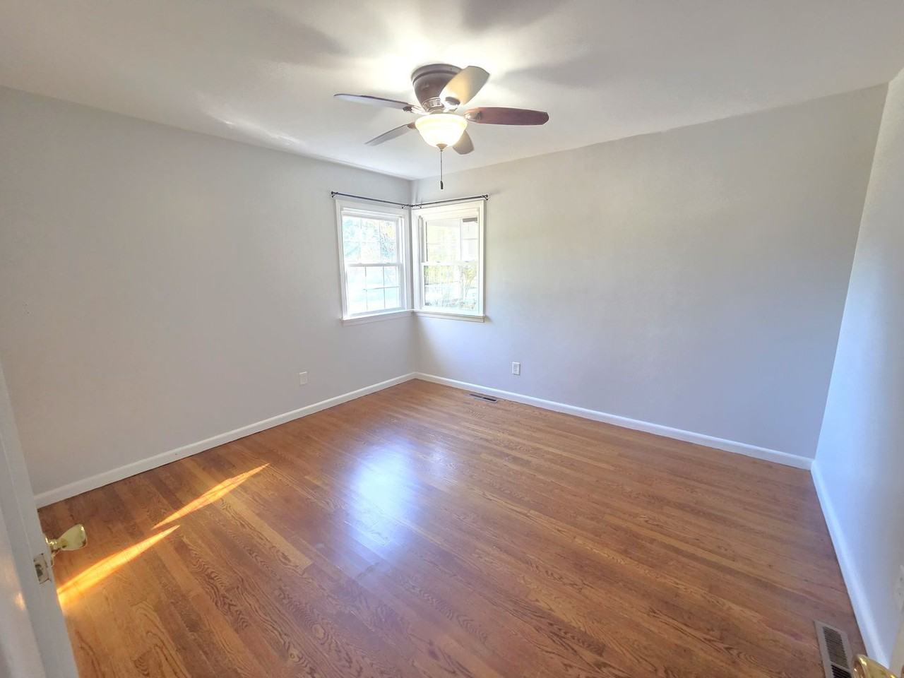 126 Albany Dr - Photo 7 of 16