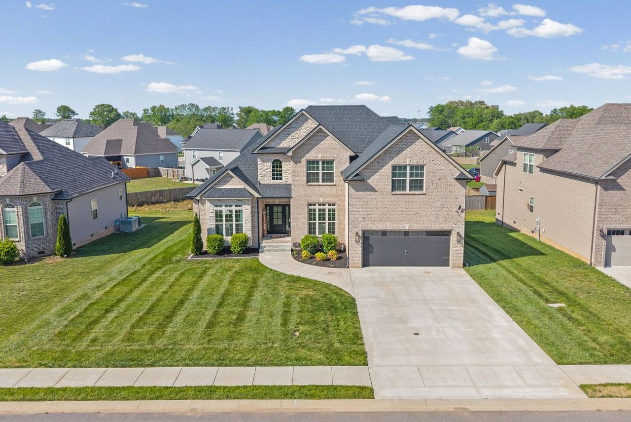 238 Cotoneaster Ln - Photo 3 of 50