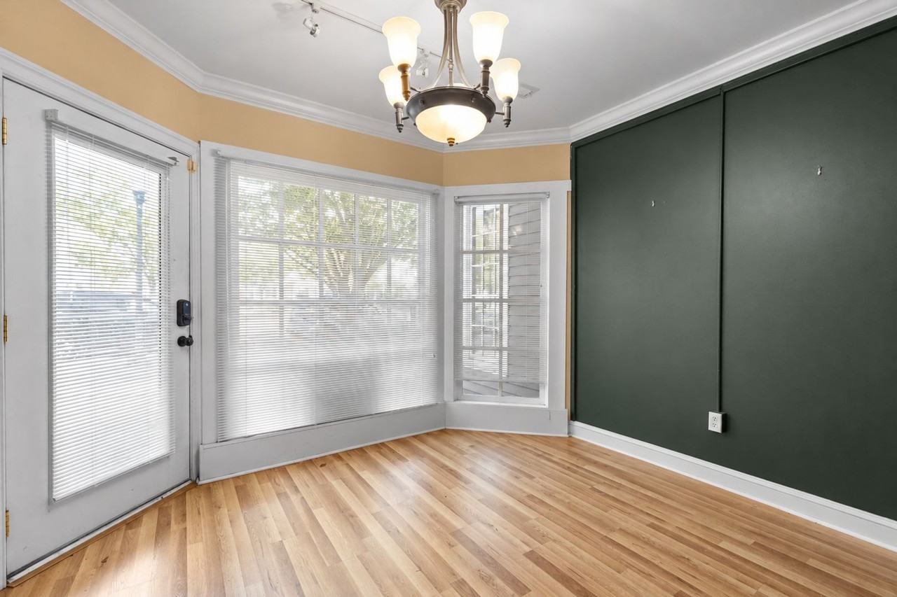 10357 Warwick Blvd - Photo 4 of 32