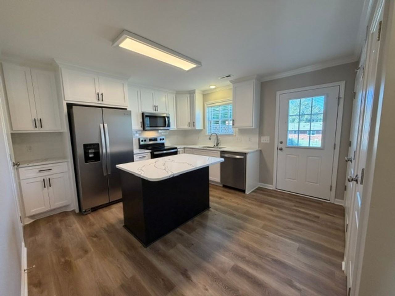 1717 Rendall St - Photo 4 of 19