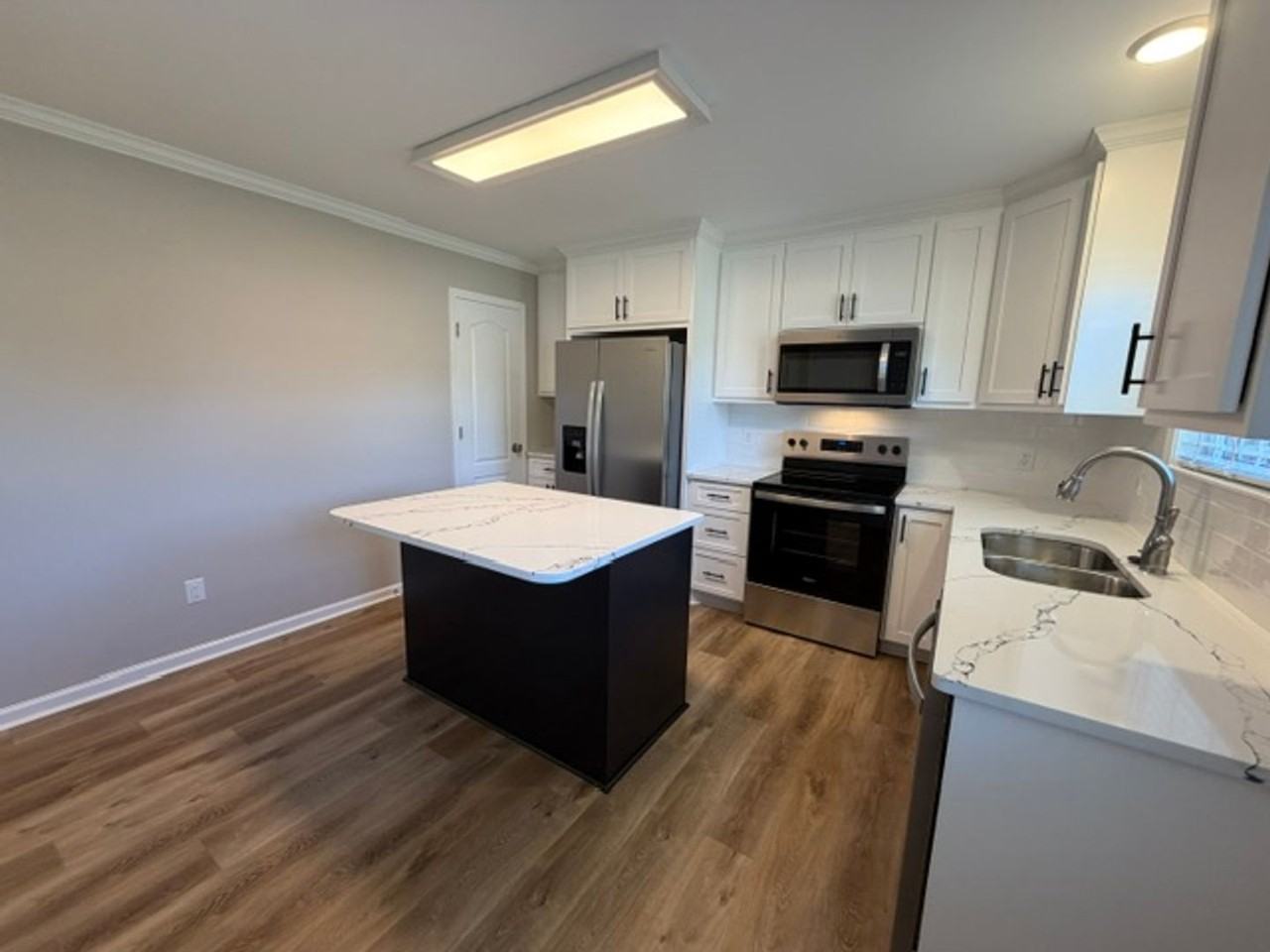 1717 Rendall St - Photo 5 of 19