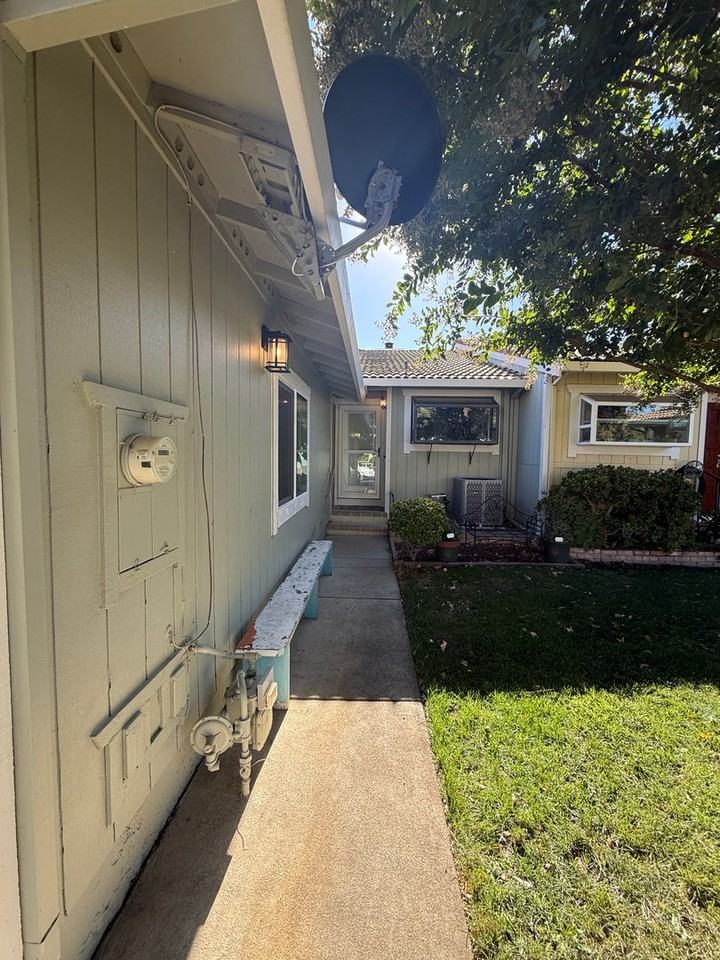 110 Bryce Way - Photo 2 of 18