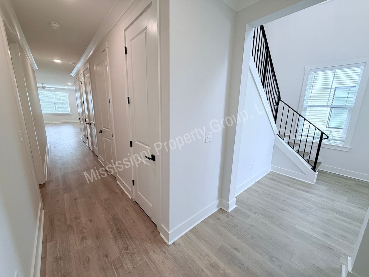 409 Stillwater Ln - Photo 5 of 43