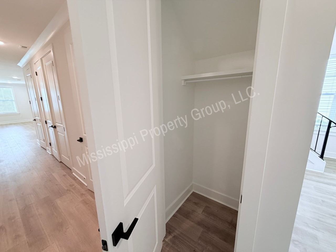 409 Stillwater Ln - Photo 6 of 43